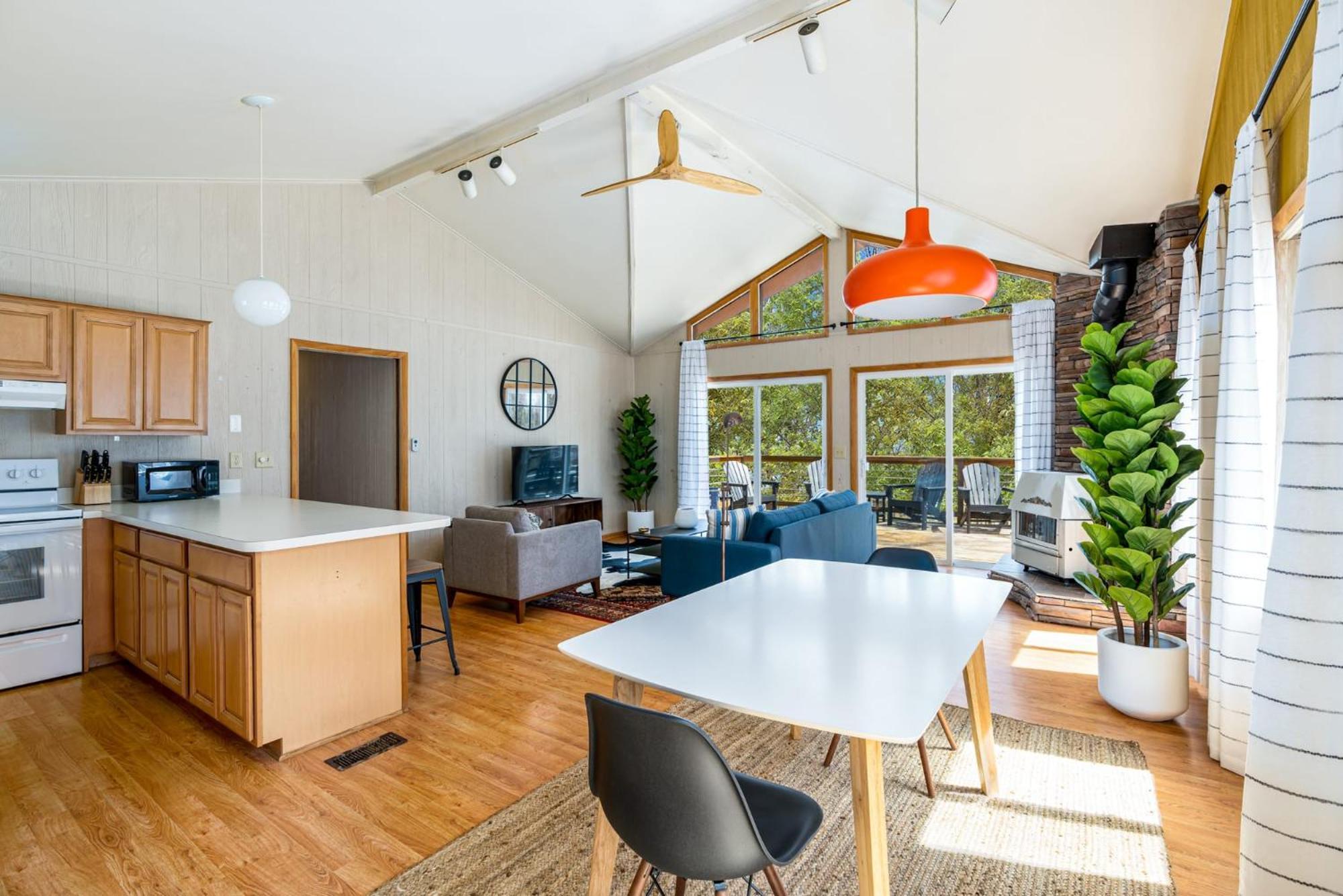 Chalet W Hot Tub, Large Deck, Grill, & Fast Wifi Беркли-Спрингс Экстерьер фото