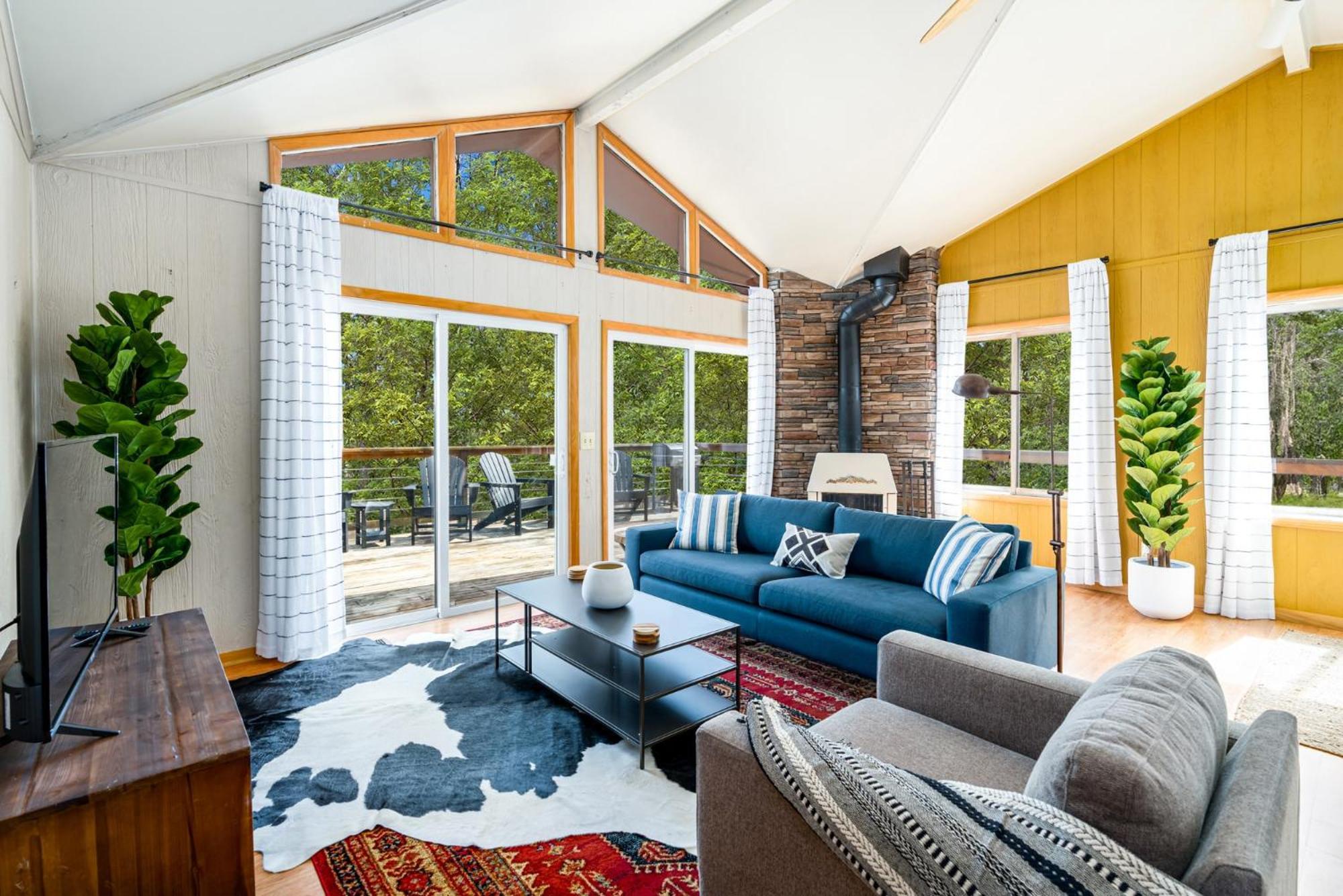 Chalet W Hot Tub, Large Deck, Grill, & Fast Wifi Беркли-Спрингс Экстерьер фото